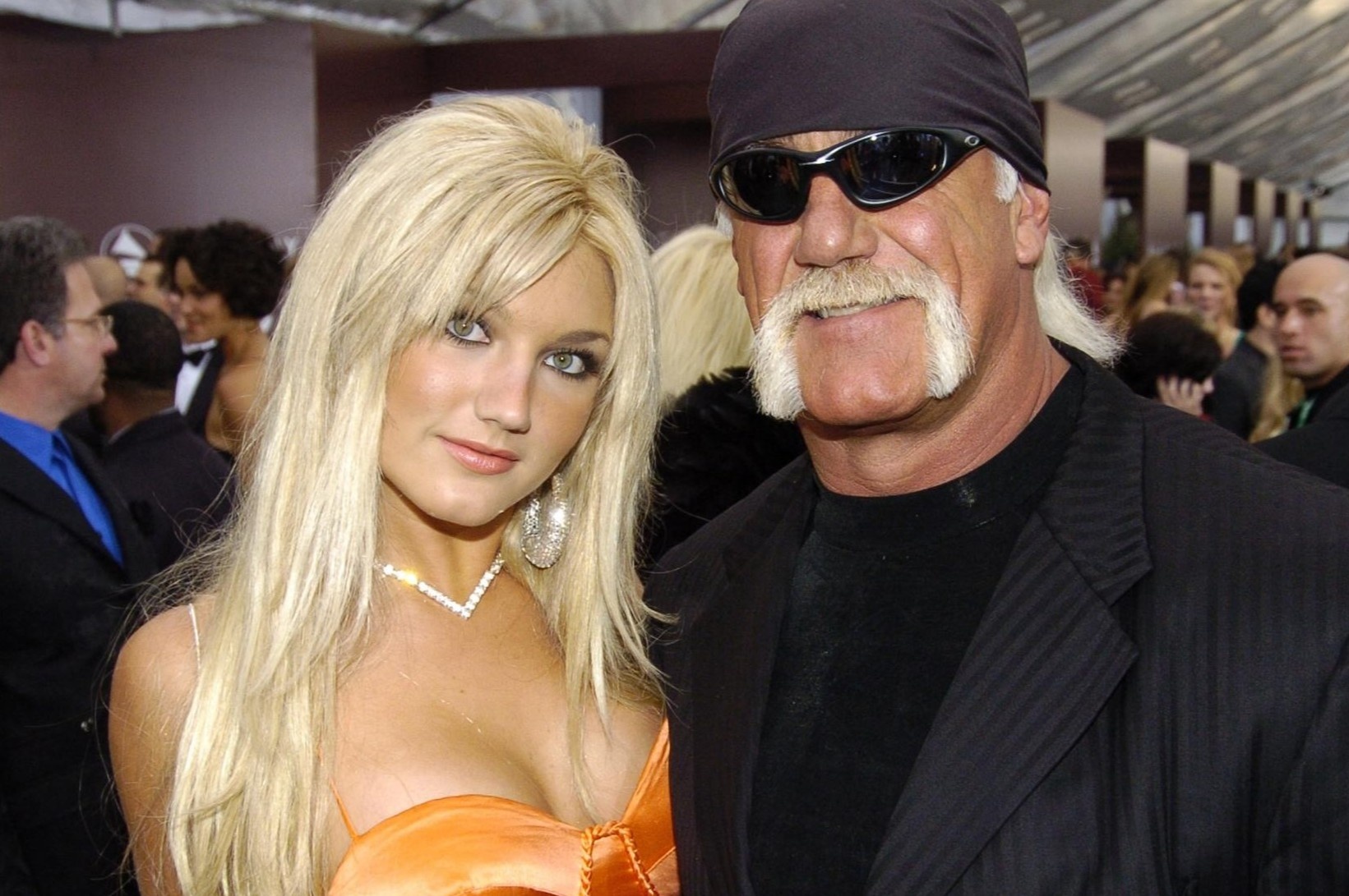 Con gai huyen thoai do vat WWE bi chi trich hinh anh