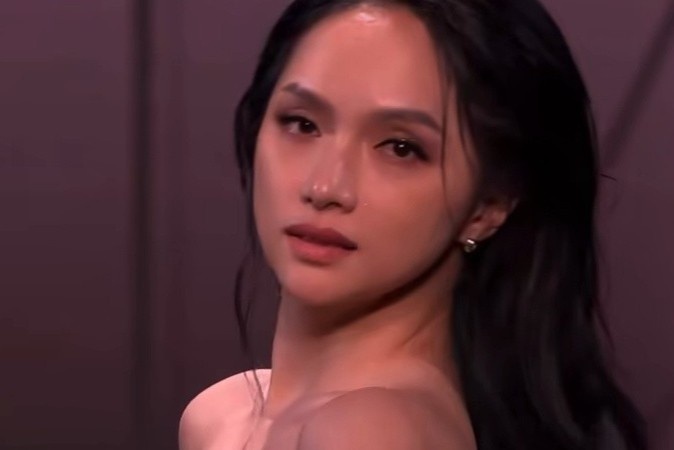 Tranh cai mat moc cua Huong Giang bi cham 5 diem hinh anh