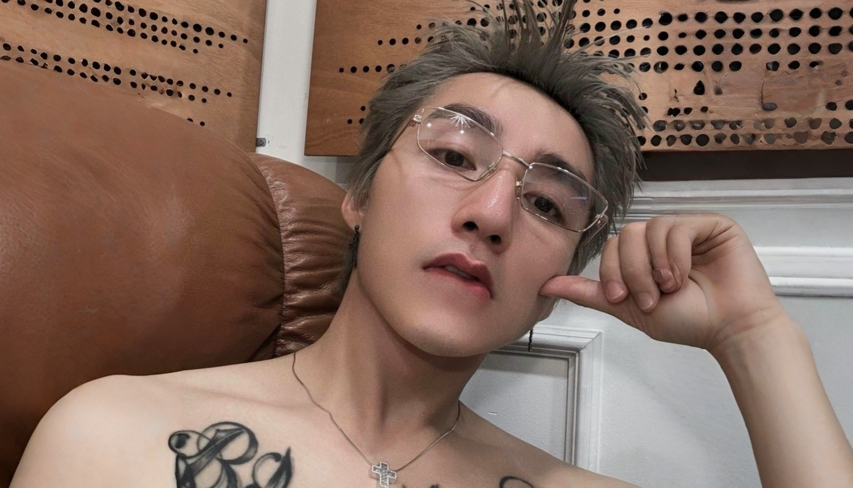Son Tung co dong thai moi hinh anh