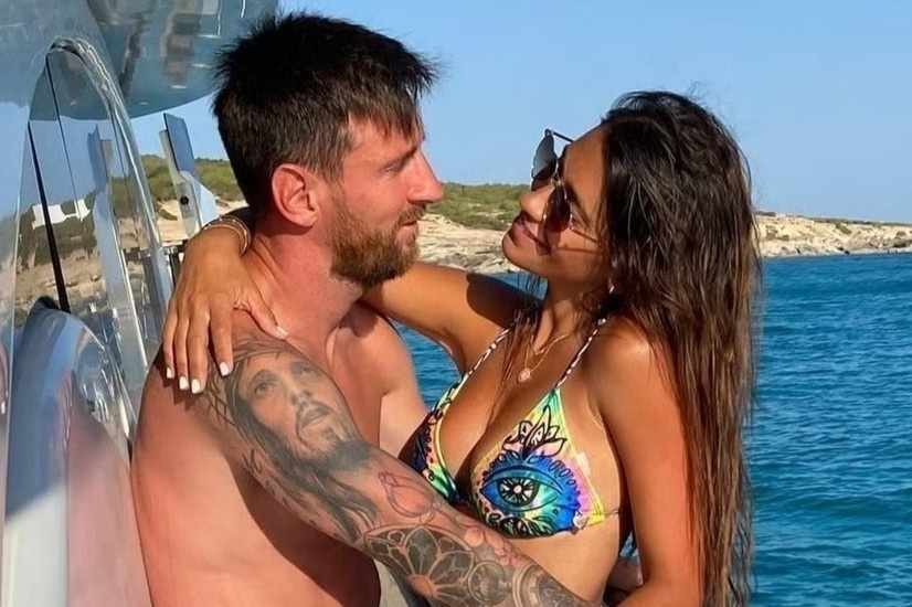 Dieu gi o nguoi phu nu khien Messi si me suot 30 nam hinh anh