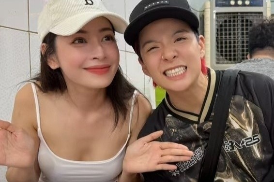 Chi Pu dan sao quoc te di an com tam Sai Gon hinh anh