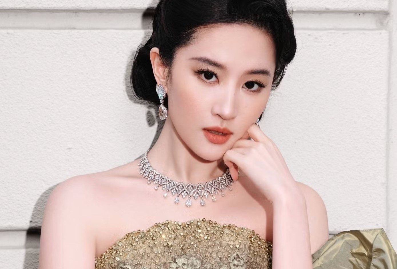 Luu Diec Phi het duong nhan giai thuong hinh anh