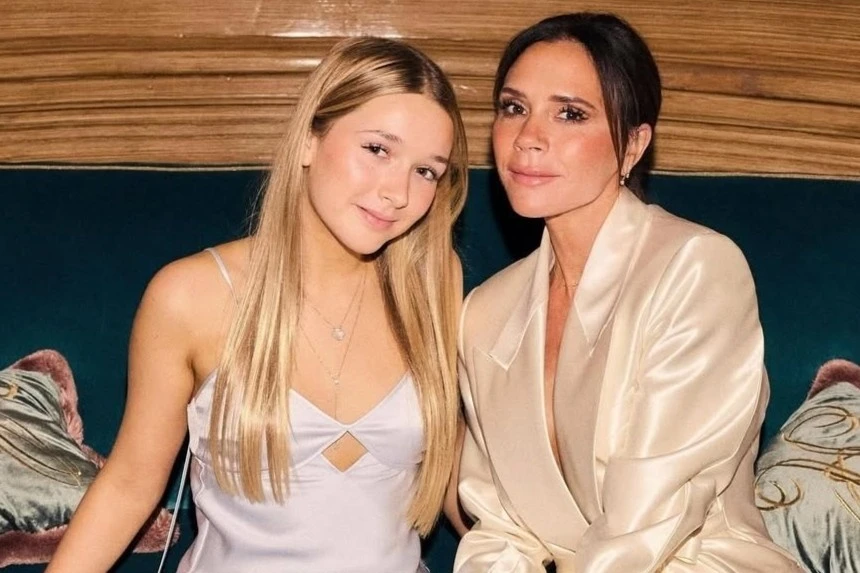 Harper Beckham gây chú ý trên khán đài World Cup