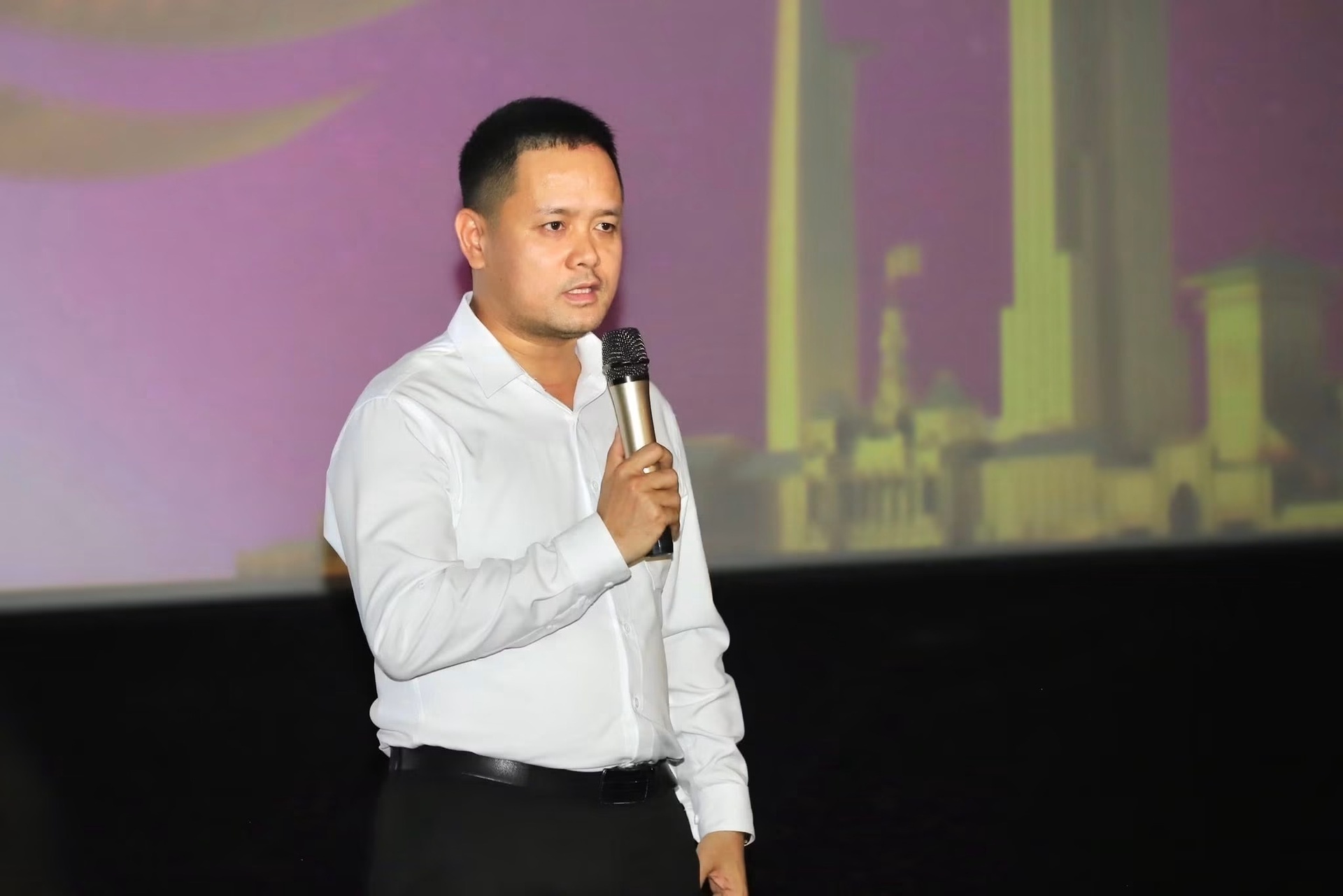 Ho&agrave;ng hậu cuối c&ugrave;ng ảnh 2