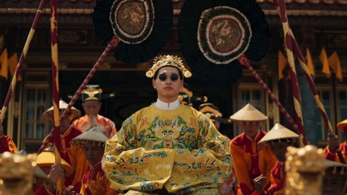 Ho&agrave;ng hậu cuối c&ugrave;ng ảnh 1