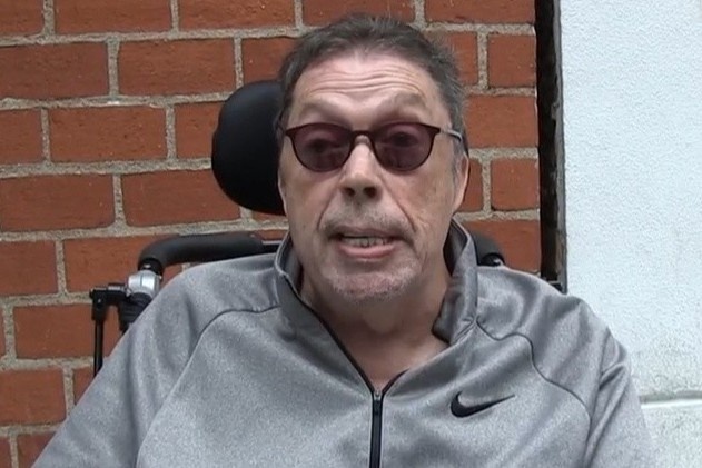 DIễn viên 'Ở nhà một mình' Tim Curry qua đời