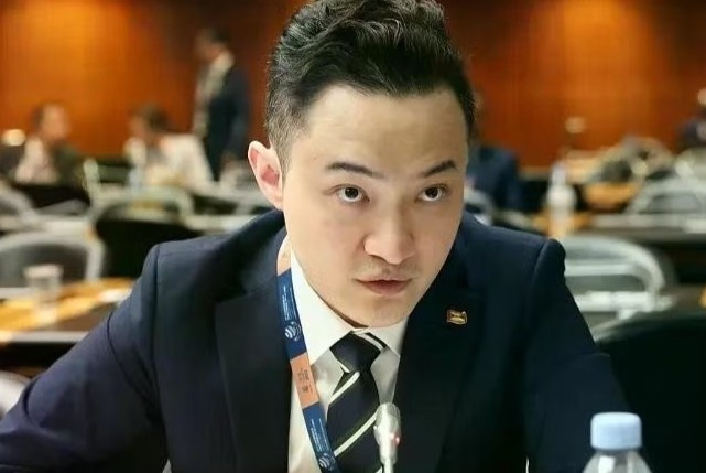 Tỷ phú khiến Cảnh Điềm lao đao là ai?