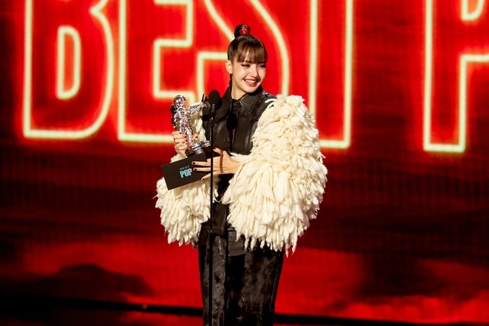 Lisa ảnh 2
