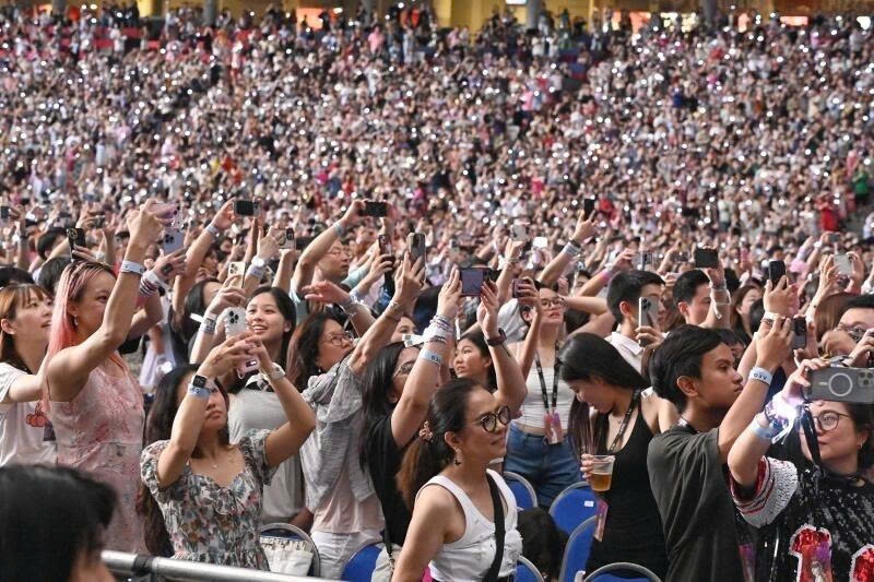 b&ugrave;ng nổ concert ảnh 1