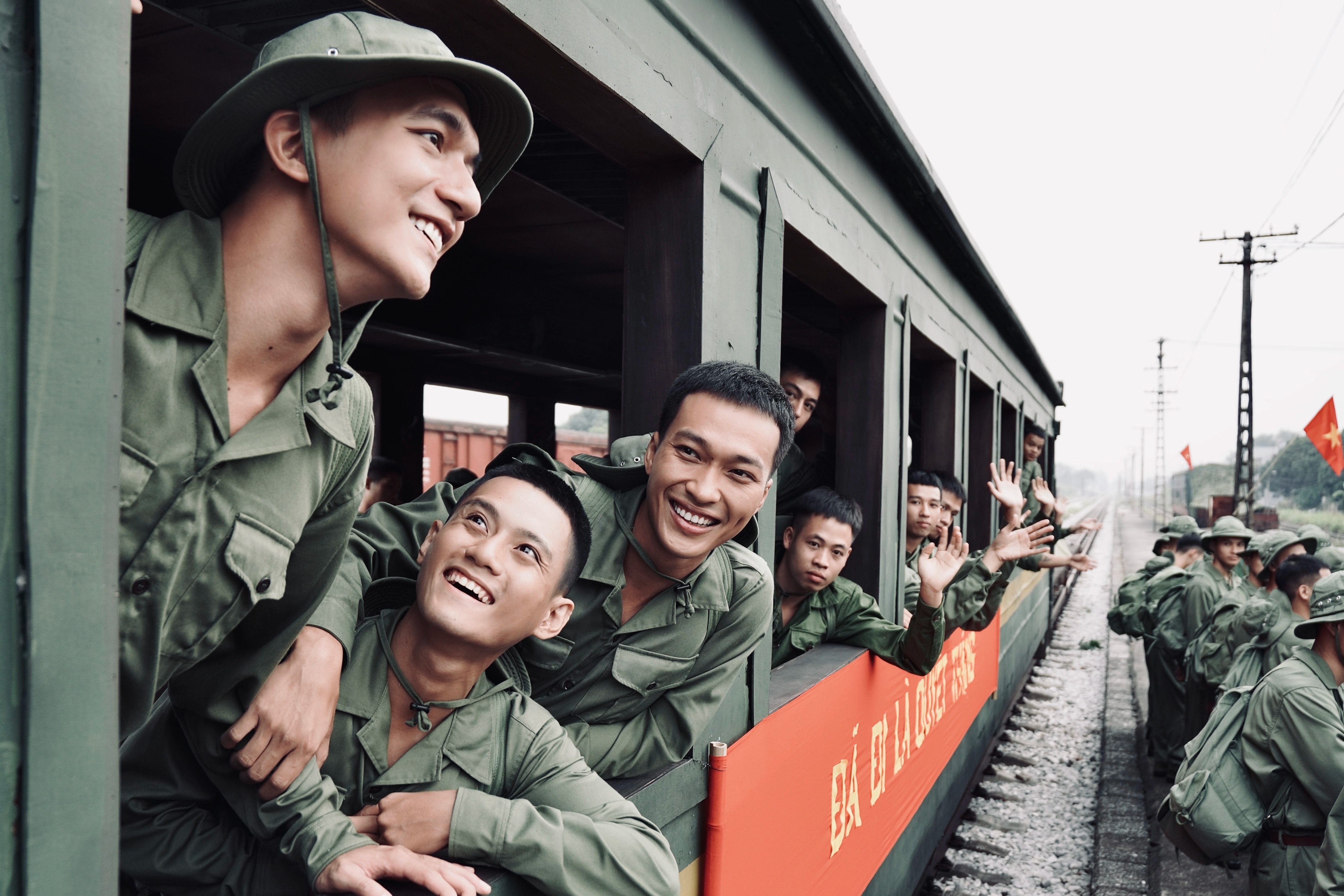 Trại bu&ocirc;n người ảnh 1