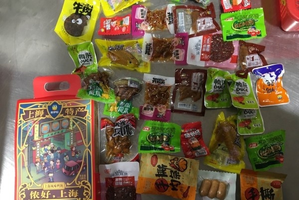 Du khach bi phat vi dem thit kho vao Dai Loan hinh anh