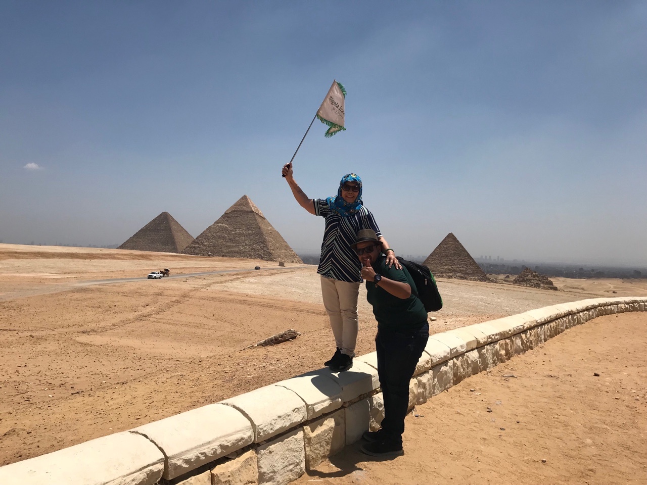 Huong dan vien Ai Cap thiet mang anh 4