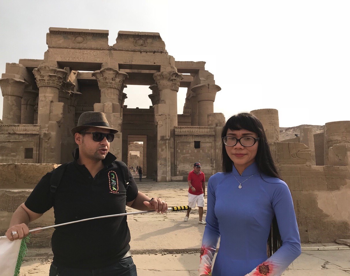 Huong dan vien Ai Cap thiet mang anh 1