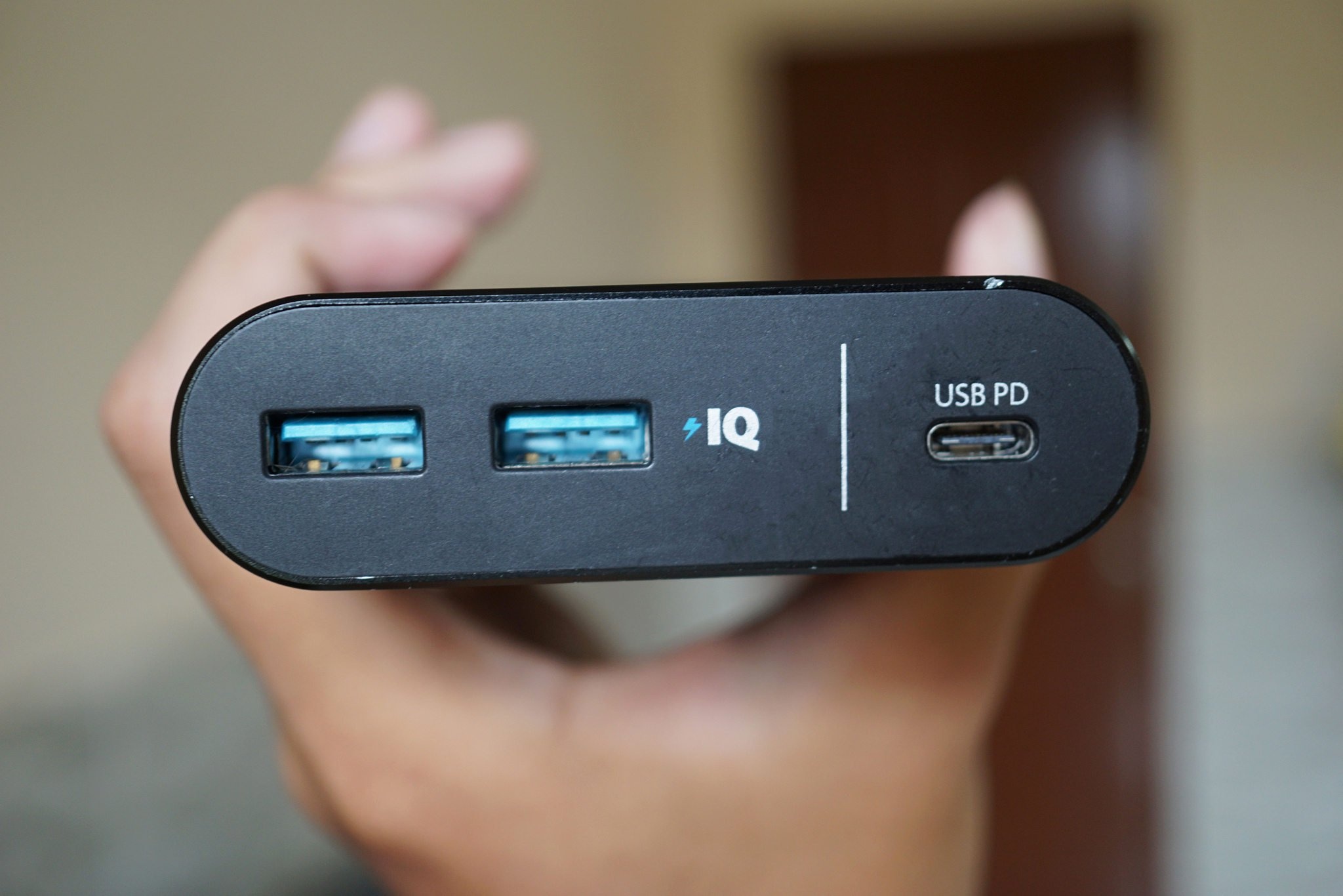 Pin, sac du phong co duoc mang len may bay? hinh anh