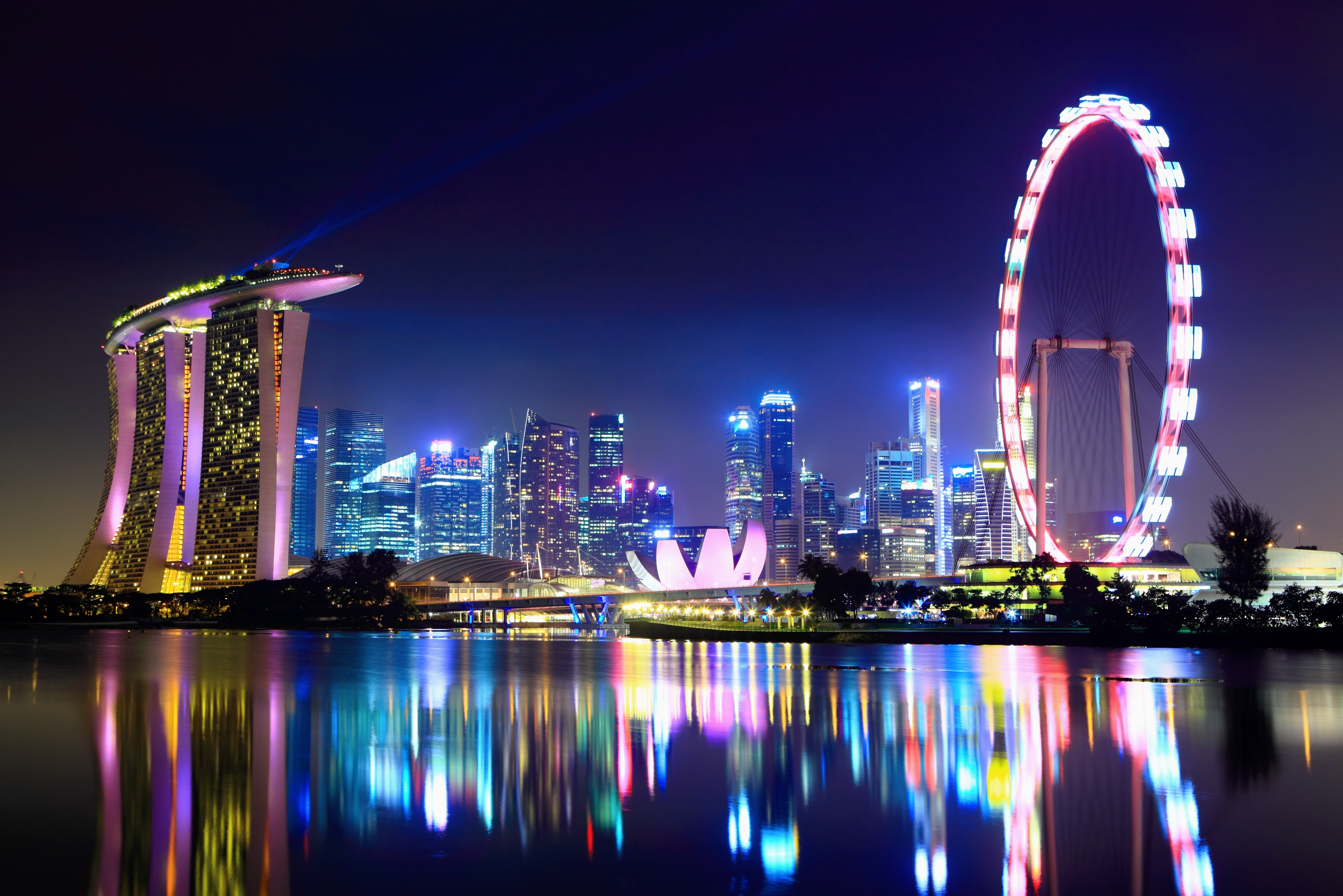 Khong gioi tieng Anh, toi co the du lich tu tuc Singapore? hinh anh