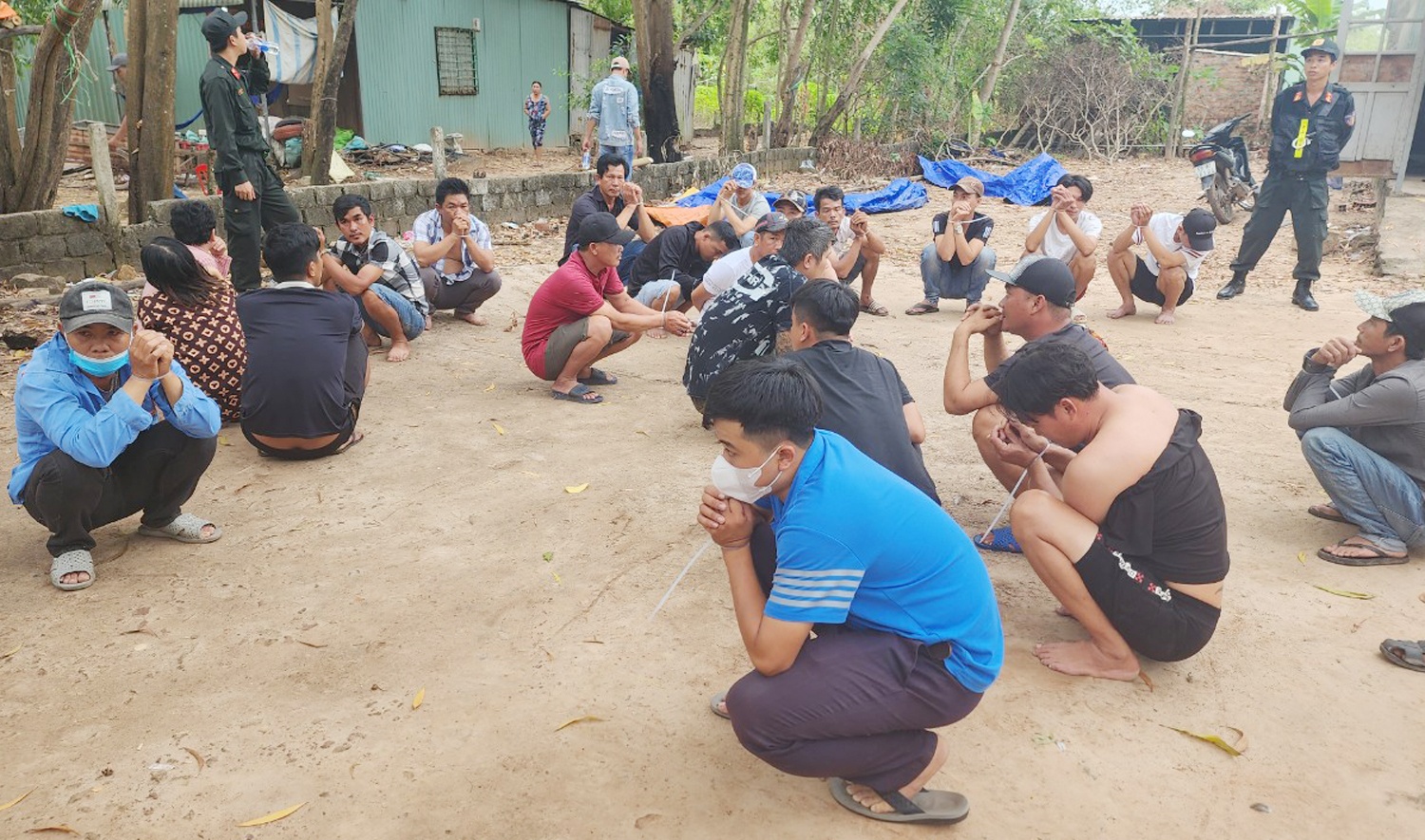 Tam giu 30 nguoi danh bac o Phu Quoc hinh anh