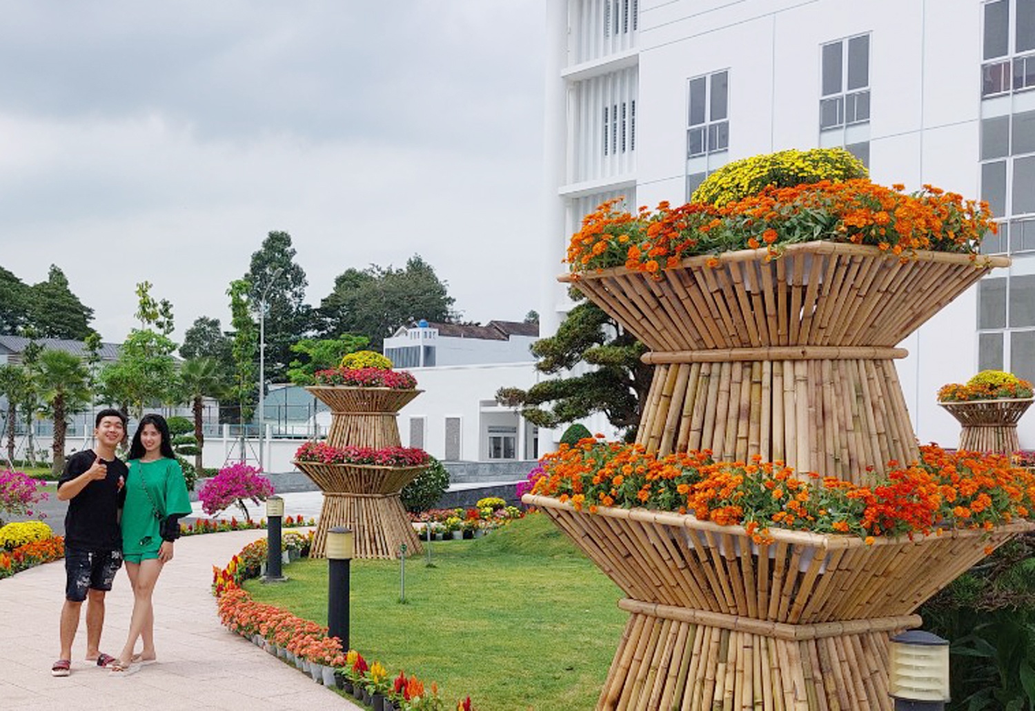 Tru so UBND tinh Soc Trang mo cong cho nguoi dan vao tham quan hinh anh