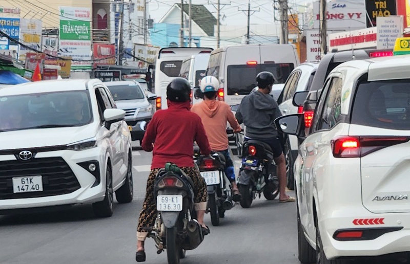 Phu Quoc ket xe keo dai hinh anh