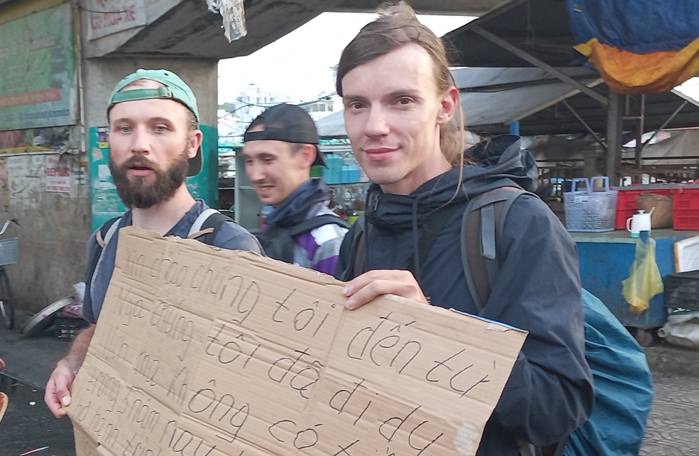 Thanh lap doan tim hieu ve nhom du khach Nga xin tien hinh anh