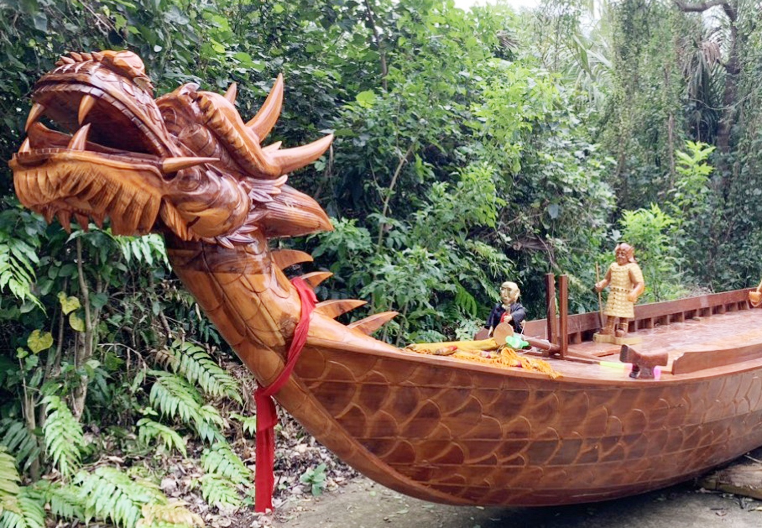 Nguoi dan Kien Giang vot duoc thuyen go co dau rong hinh anh