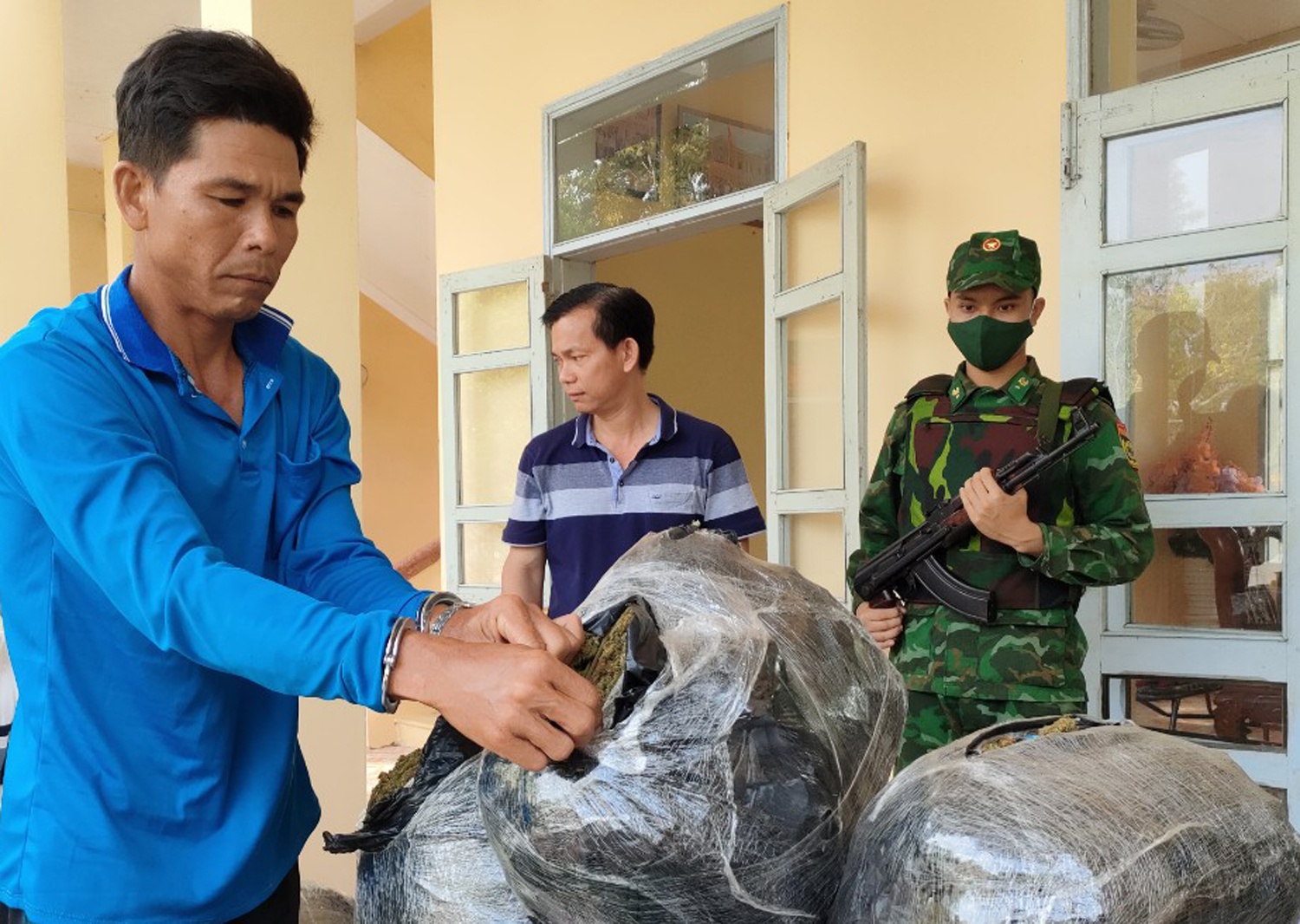 Van chuyen 57kg can sa anh 1