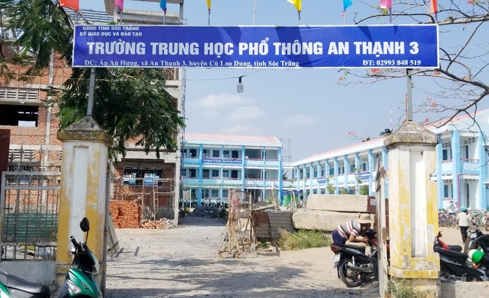 Nu sinh danh nhau anh 1