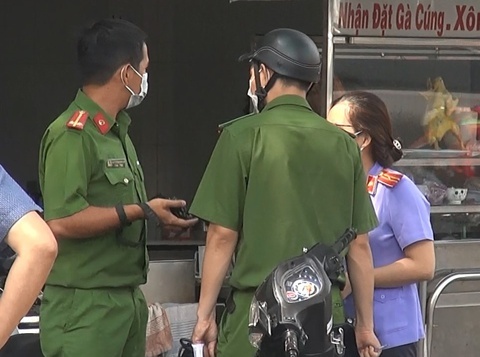 Chong sat hai vo roi treo co tu tu hinh anh