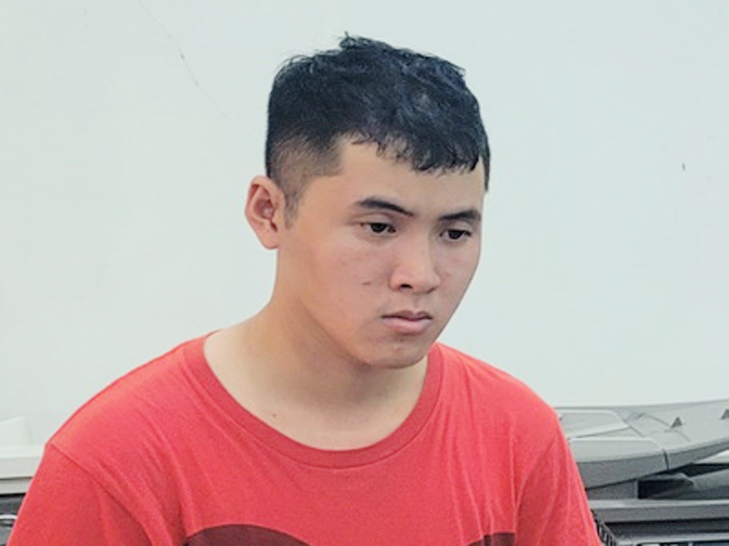 Nhan vien Cong ty Giao hang nhanh bi khoi to toi tham o tai san hinh anh