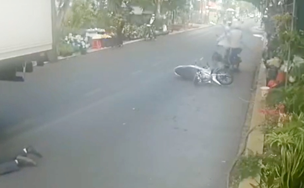 Chet duoi gam xe tai anh 1