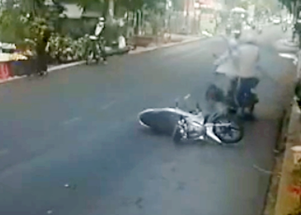 Pho phong kinh te tu vong duoi gam xe tai hinh anh