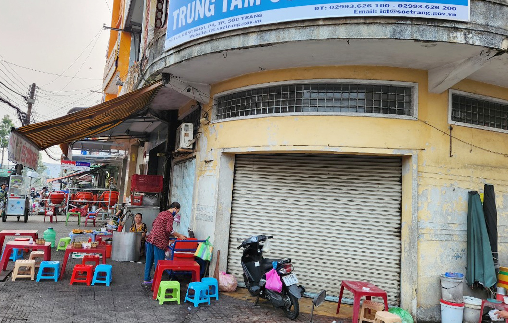 Nguoi dan ong bi dam tu vong khi uong ca phe hinh anh