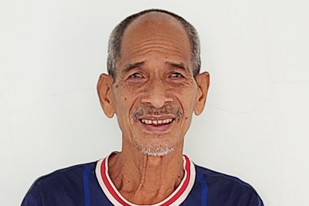 Cam bua danh vao dau hang xom, ong lao 71 tuoi bi tam giam hinh anh