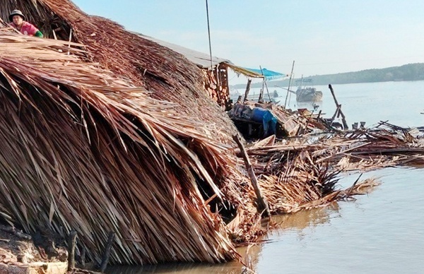 Sat lo gay hu hong 4 lo than o Ca Mau hinh anh