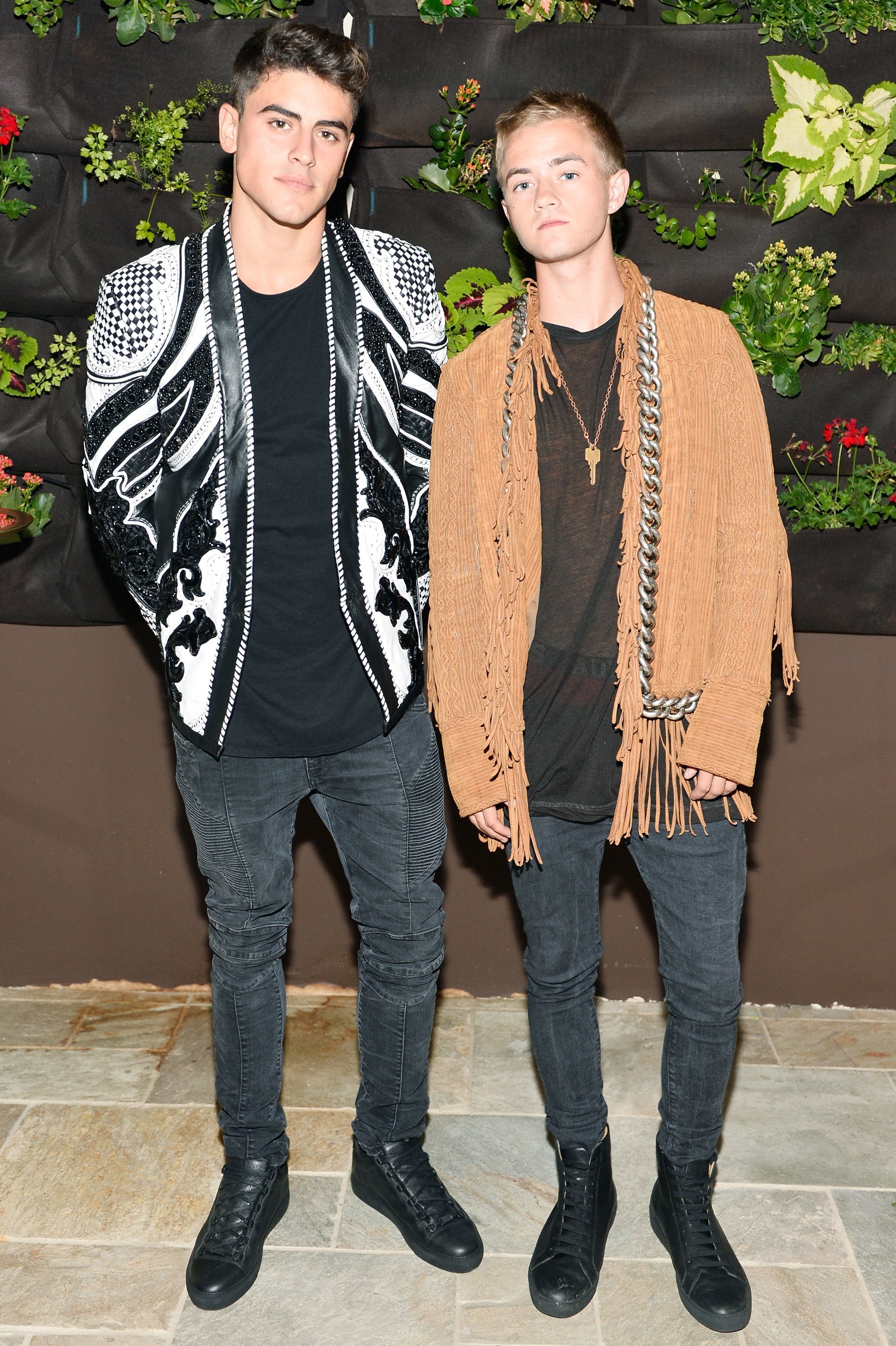 Kim Kardashian goi cam xuat hien cung dan sao trong dem tiec Balmain anh 8