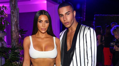 Kim Kardashian dien crop top goi cam tham du dem tiec Balmain hinh anh