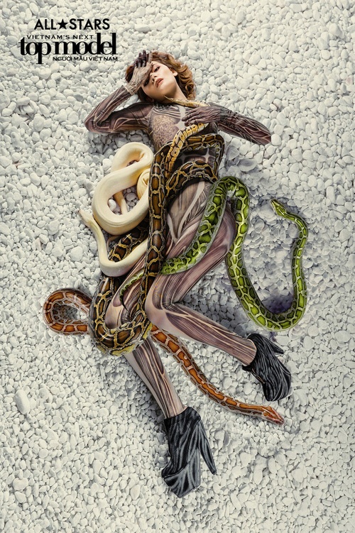 Next Top Model trùng ý tưởng chụp hình với rắn ảnh 2 Next Top Model trung y tuong chup hinh voi ran anh 2