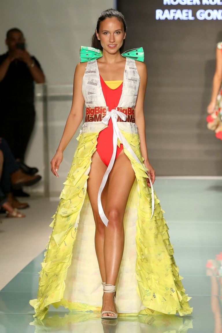 Bất ngờ thương hiệu thức ăn nhanh McDonald's ra mắt bộ sưu tập độc đáo ảnh 8 Bat ngo thuong hieu thuc an nhanh McDonald's ra mat bo suu tap doc dao anh 8