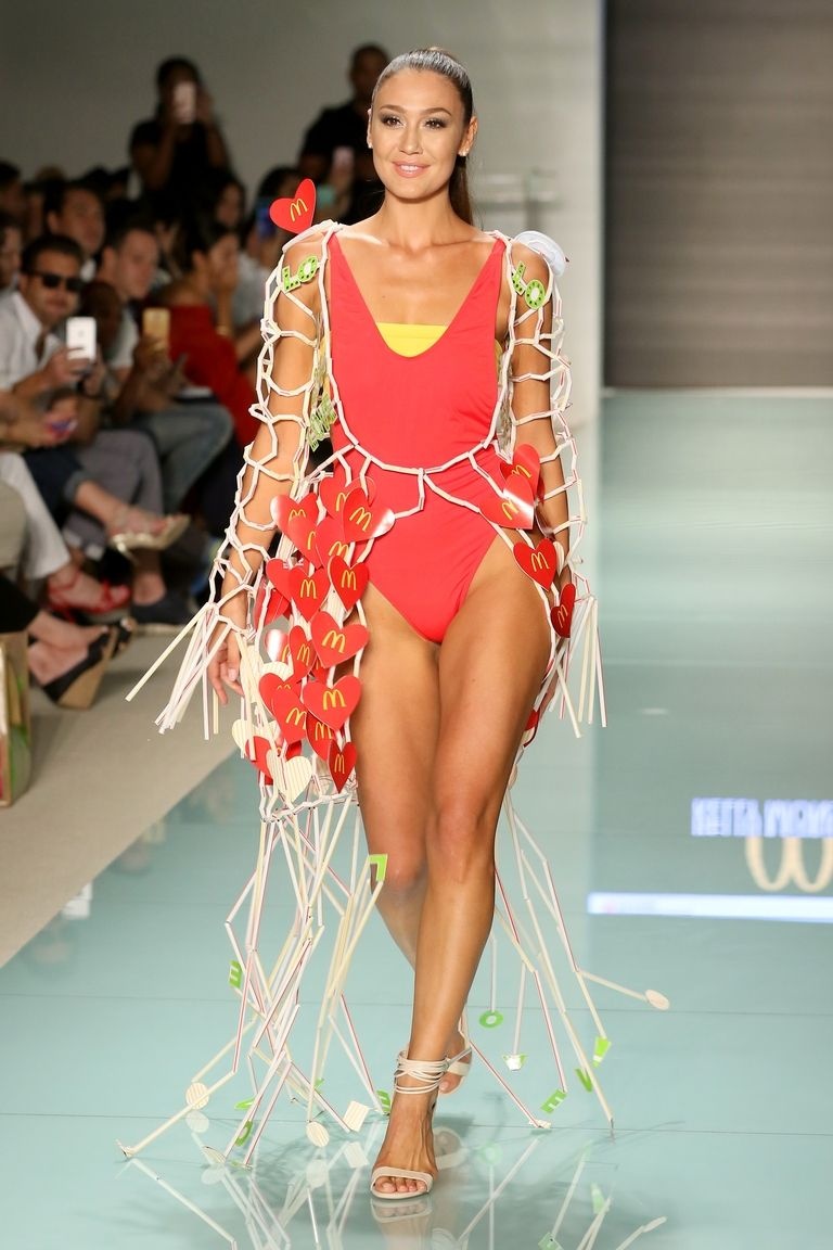 Bất ngờ thương hiệu thức ăn nhanh McDonald's ra mắt bộ sưu tập độc đáo ảnh 7 Bat ngo thuong hieu thuc an nhanh McDonald's ra mat bo suu tap doc dao anh 7