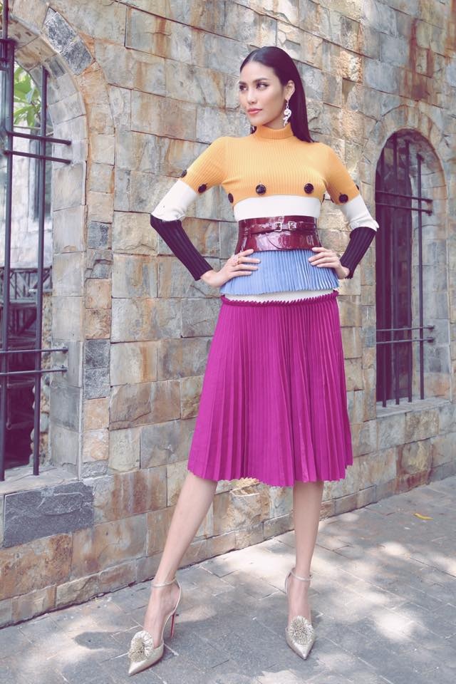 Kham pha trang phuc hang hieu dat tien cua Lan Khue anh 8