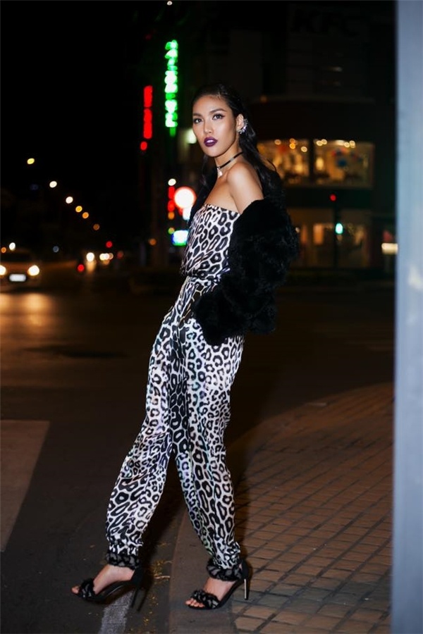 Kham pha trang phuc hang hieu dat tien cua Lan Khue anh 9