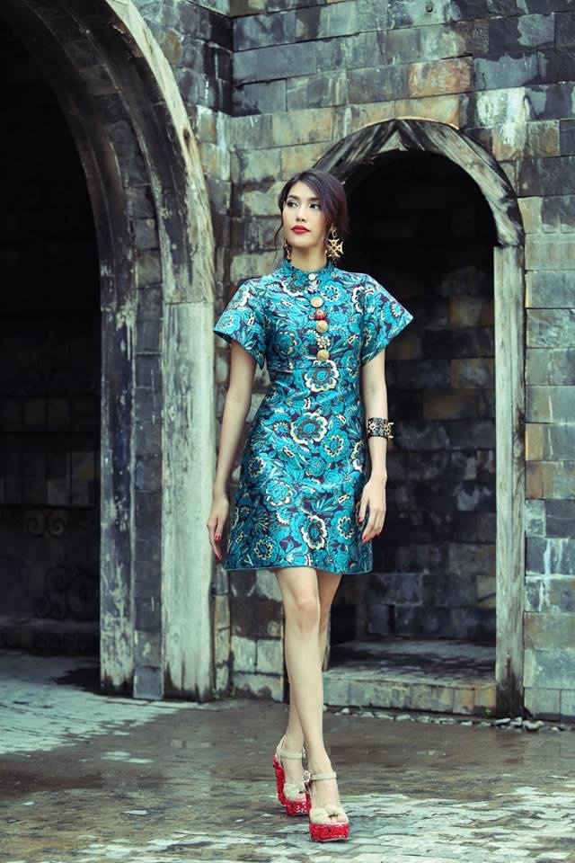 Kham pha trang phuc hang hieu dat tien cua Lan Khue anh 1