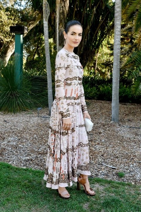 Dan sao ngoai dong loat lang xe trang phuc hoa la tren tham do anh 3