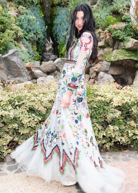 Dan sao ngoai dong loat lang xe trang phuc hoa la tren tham do anh 4