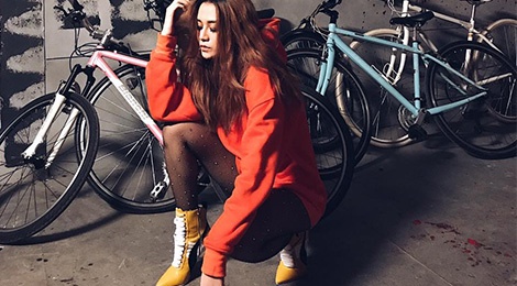 Quynh Anh Shyn, Chau Bui dien boots sanh dieu nhu the nao? hinh anh