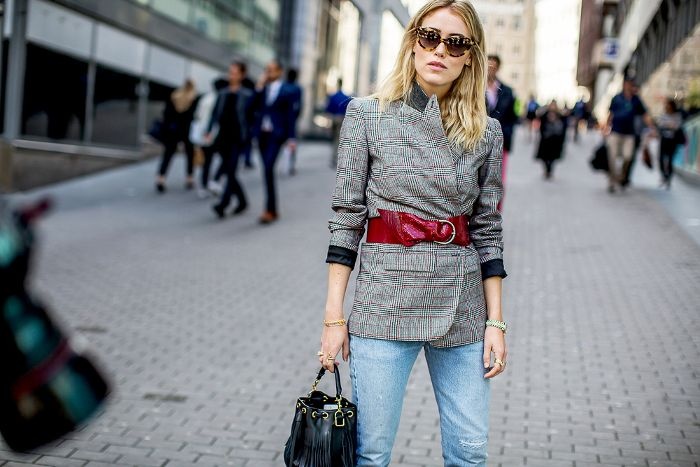 Ban da biet cach dien ao blazer ke soc cho mua thu dong nam nay anh 6