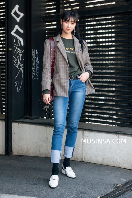 Dàn tín đồ thời trang Hàn Quốc chào thu bằng loạt trang phục sành điệu ảnh 2 Dan tin do thoi trang Han Quoc chao thu bang loat trang phuc sanh dieu anh 2