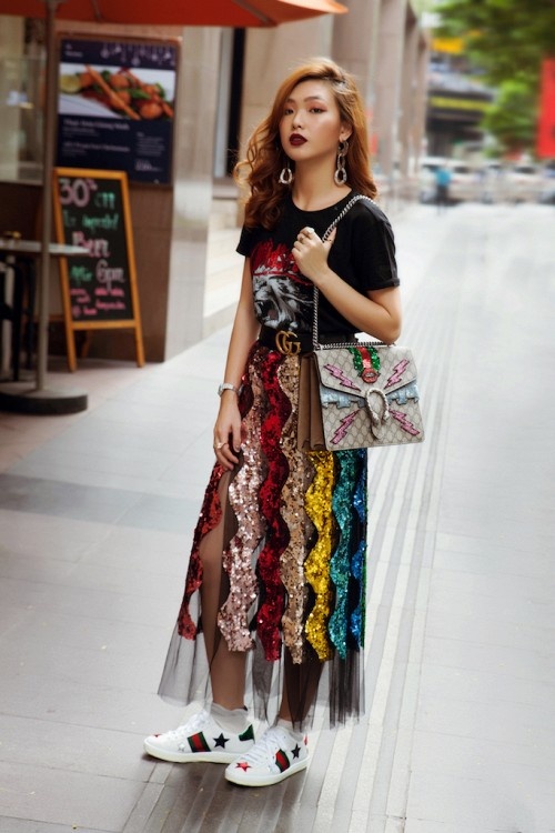 Mix giày sneaker và váy ảnh 3 Mix giay sneaker va vay anh 3