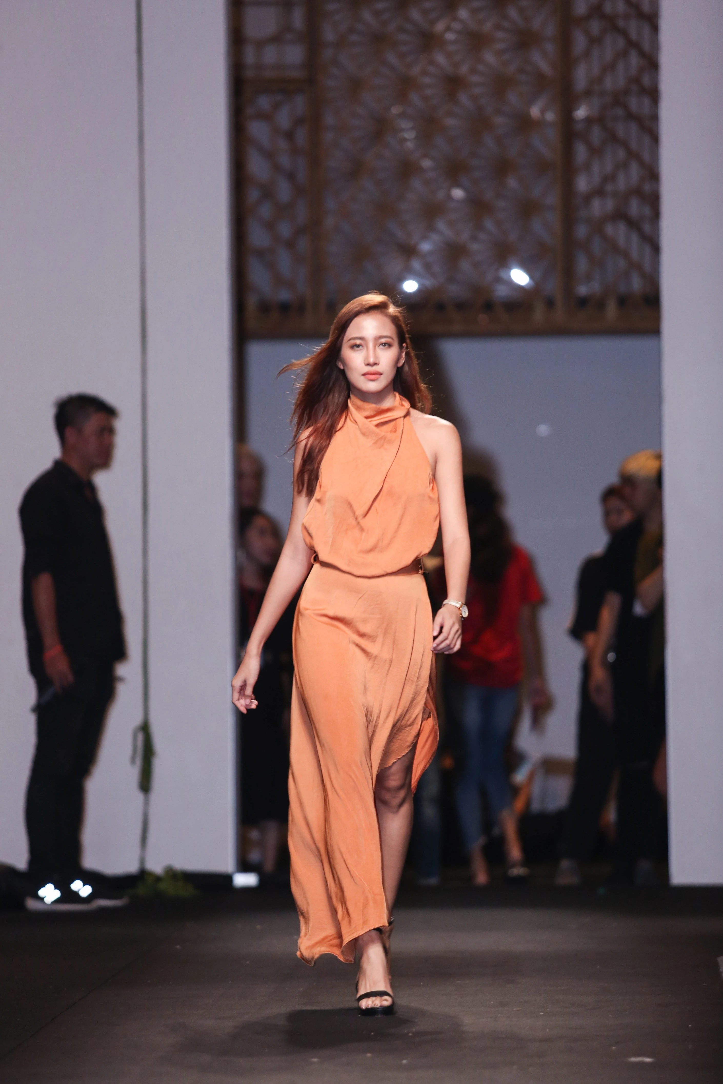 Tu Hao tich cuc chay show ngay sau khi dang quang the Face anh 4