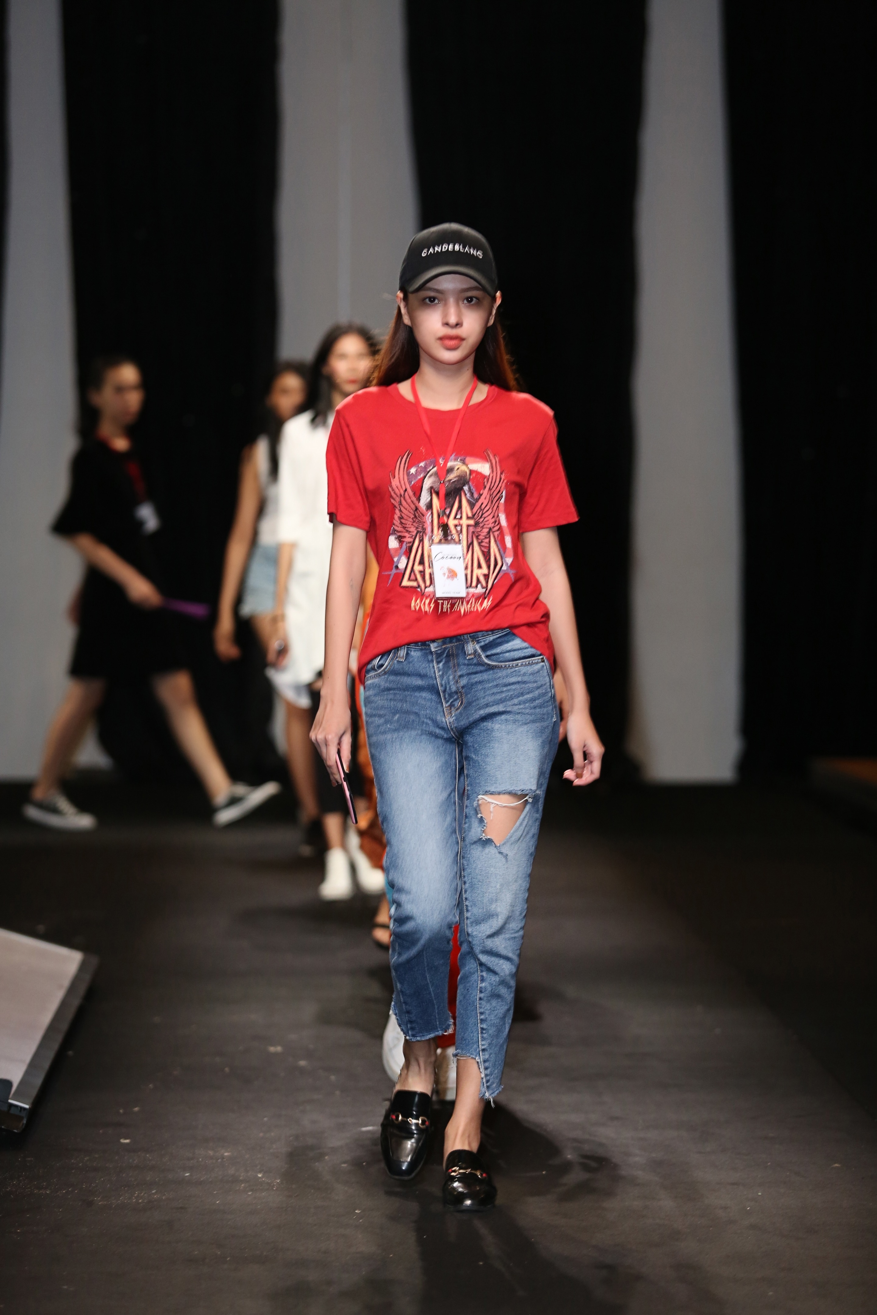 Tu Hao tich cuc chay show ngay sau khi dang quang the Face anh 2