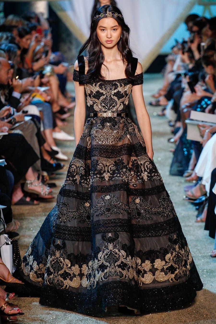 Ngam nhan sac chan dai Trung Quoc dau tien gop mat trong show dien cua Victoria's Secret anh 9